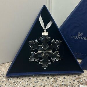 New 2016 Swarovski Annual Edition Snowflake Star Christmas Ornament Collectible